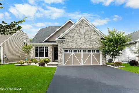 20 Banquet Ct, Howell, NJ 07731