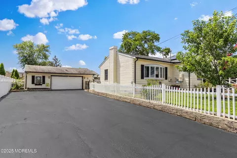 34 Lohsen Ave, Keansburg, NJ 07734