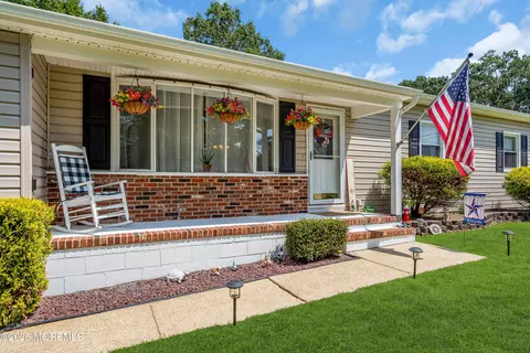 Exterior - 810 Devon St, Forked River, NJ 08731 photo 4 of 9