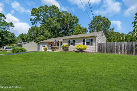 Exterior - 810 Devon St, Forked River, NJ 08731 photo 3 of 9