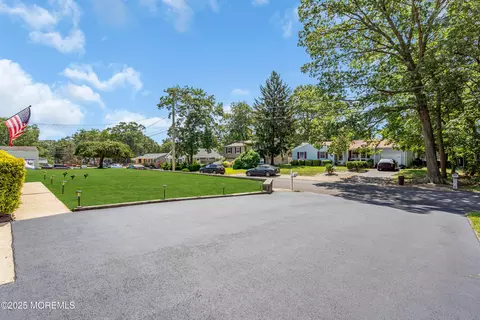Exterior - 810 Devon St, Forked River, NJ 08731 photo 5 of 9