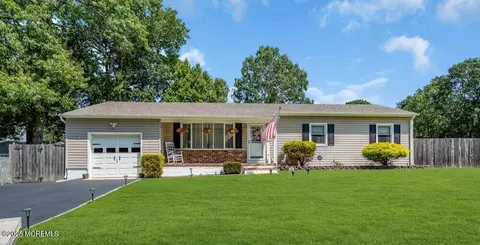 Exterior - 810 Devon St, Forked River, NJ 08731 photo 2 of 9