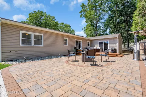 Exterior - 810 Devon St, Forked River, NJ 08731 photo 7 of 9