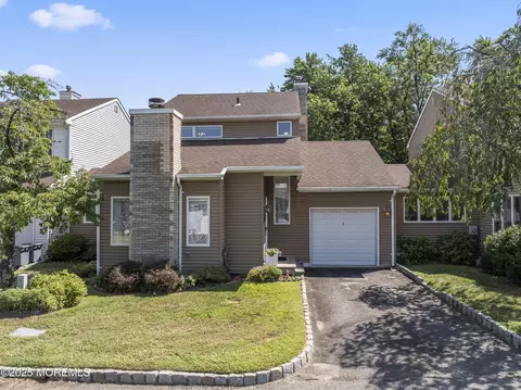3 Oyster Creek Dr, Keyport, NJ 07735