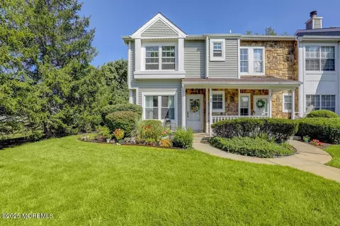 20 Stirrup Ct, Tinton Falls, NJ 07753