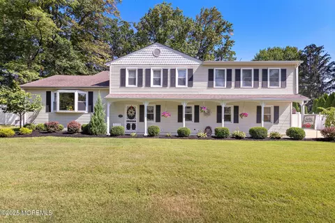 3 Renier Ct, Middletown, NJ 07748