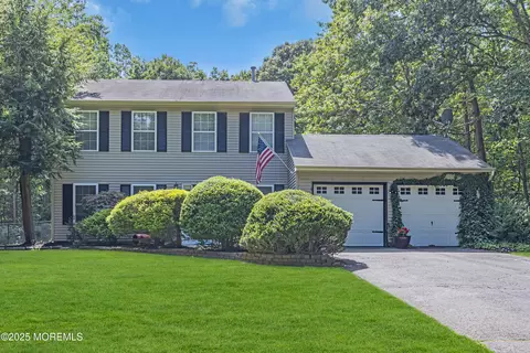 1 Ironwood Ct, Jackson, NJ 08527