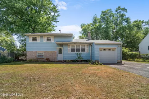 995 Hunt Dr, Toms River, NJ 08753