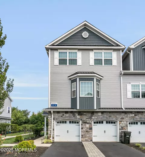 33 Emily Ct, Hazlet, NJ 07730