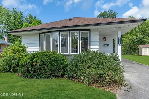 33 Acapulco Pl, Toms River, NJ 08753