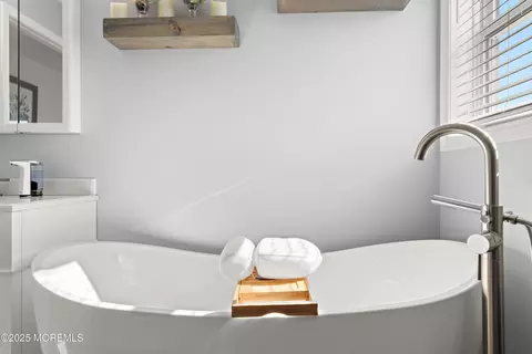 Bath - 309 Ormond Dr, Lavallette, NJ 08735 photo 5 of 6