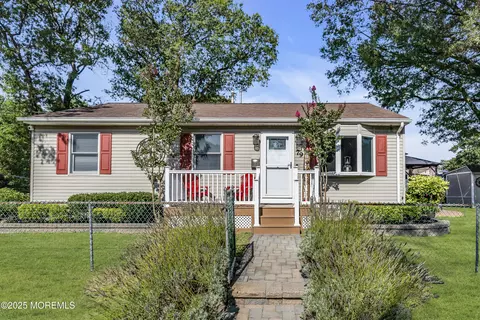 79 Central Ave, Keansburg, NJ 07734