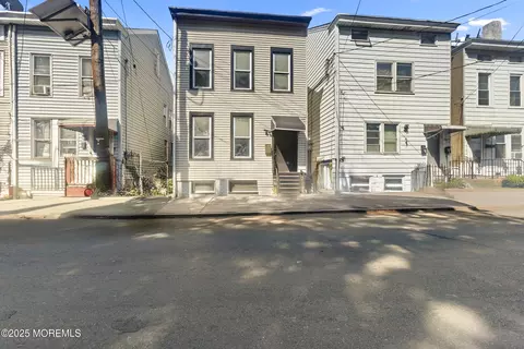 617 Beatty St, Trenton, NJ 08611
