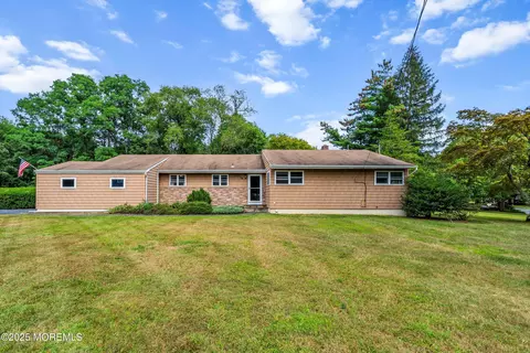 76 Cloverdale Cir, Tinton Falls, NJ 07724