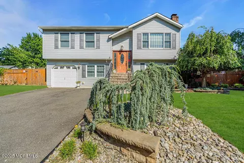 30 Eric Dr, Howell, NJ 07731