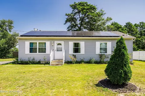 55 Lakeview Dr, Toms River, NJ 08757