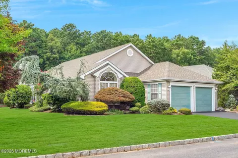 52 Rosewood Dr, Lakewood, NJ 08701