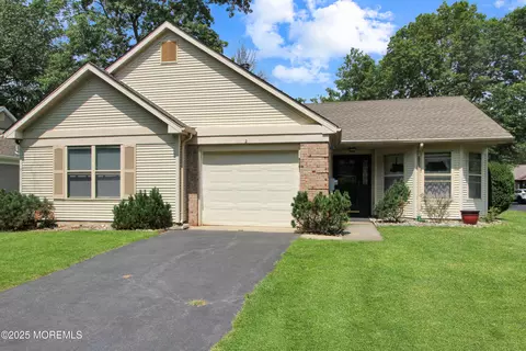 2 Morning Glory Ln, Whiting, NJ 08759