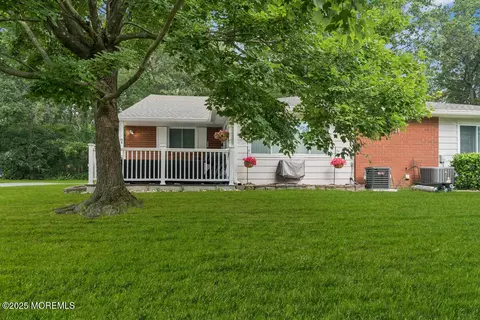 21 Robin St #B, Manchester, NJ 08759