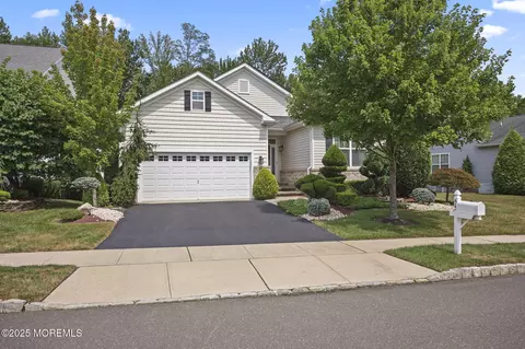 55 Wintergreen Dr, Manalapan, NJ 07726