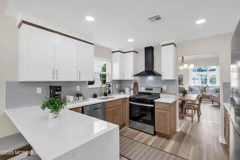 14 Gwyn Ct, Toms River, NJ 08757