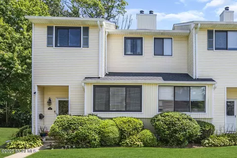 258 Clubhouse Dr, Middletown, NJ 07748