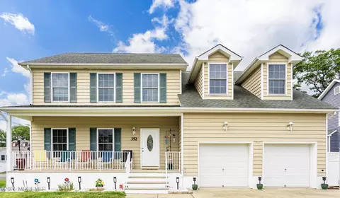 352 Halliard Ave, Beachwood, NJ 08722