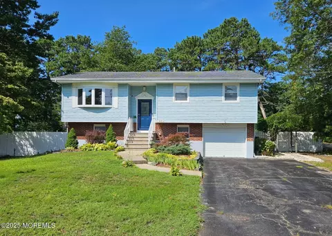 613 Oakdale St, Toms River, NJ 08757