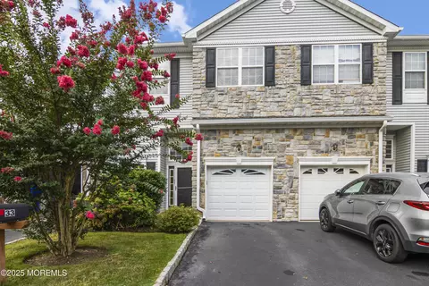 33 Chimney Ct #180, South Amboy, NJ 08879