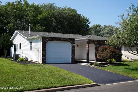 1 Graham Ct, Brick, NJ 08724