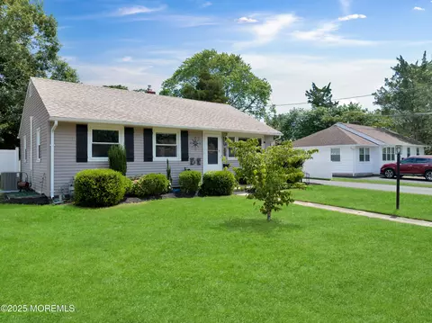 103 Dewey St, Toms River, NJ 08753