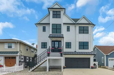 9 Starboard Ct, Brick, NJ 08723