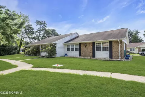 26 Edinburgh Ln # B, Manchester, NJ 08759