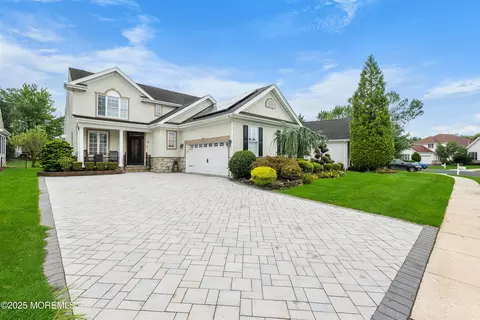 15 W Parsonage Way, Manalapan, NJ 07726