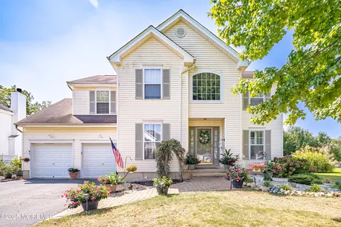 65 Chestnut Way Cir, Barnegat, NJ 08005