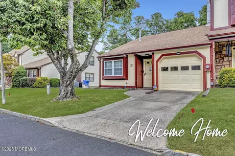 12 Lisa Ct, Matawan, NJ 07747