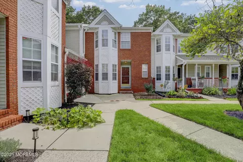 31 Lexington Ct, Holmdel, NJ 07733