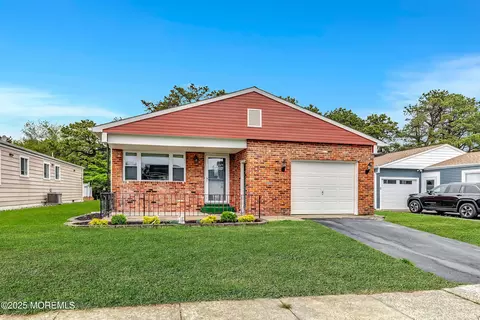 14 Santiago Dr W, Toms River, NJ 08757