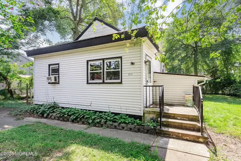 2111 Patton Rd, Toms River, NJ 08753