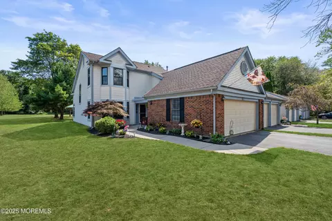 195 Old Orchard Ln #7, Ocean, NJ 07712