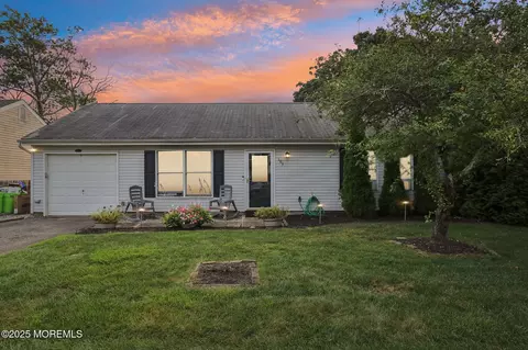 105 Windward Dr, Barnegat, NJ 08005