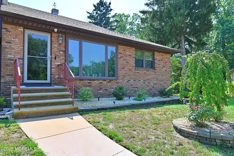 20 Pendleton Pl, Old Bridge, NJ 08857