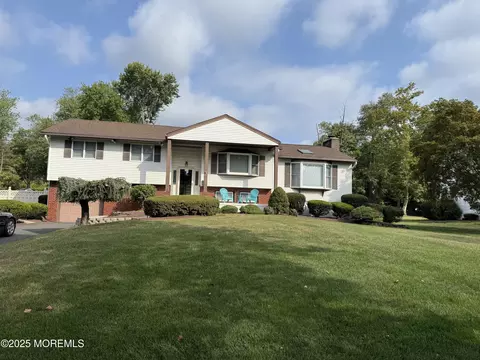 3 Sugar Maple Ave, Manalapan, NJ 07726