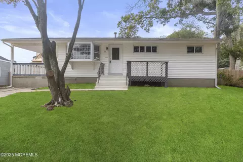 28 Anchorage Blvd, Bayville, NJ 08721