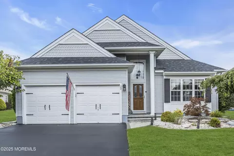 20 Chaucer Cir, Manchester, NJ 08759