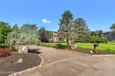 3 Cottonwood Ln W, Holmdel, NJ 07733