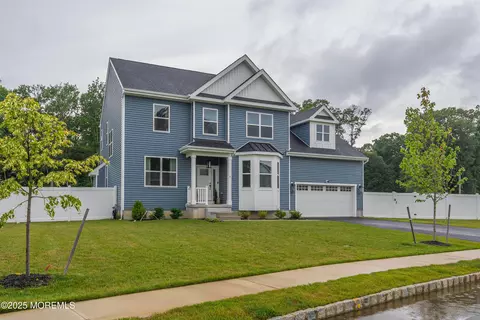 5 Melinda Ct, Bayville, NJ 08721