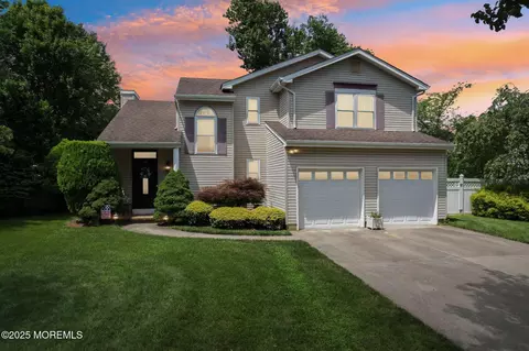 5 Weasel Creek Ct, Howell, NJ 07731