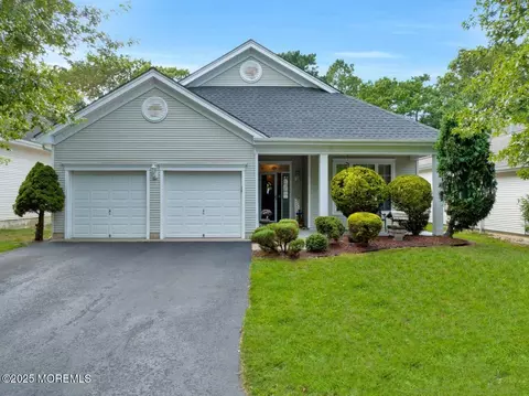 32 Silverspring Dr, Lakewood, NJ 08701