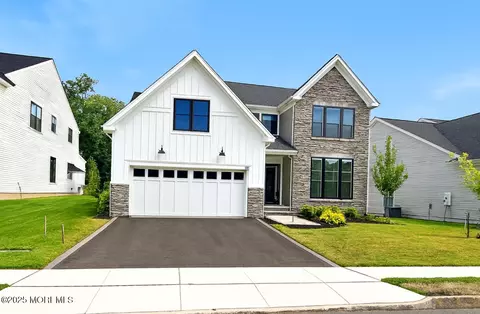 109 Sofia Dr, Manalapan, NJ 07726